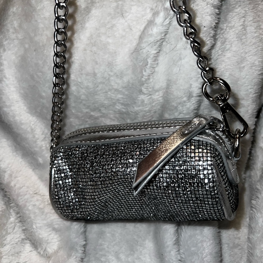 Small silver barrel style juicy couture coin bag - Picture 5 of 9